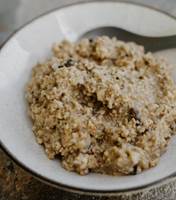 creamy oats with freeze-dried apple, raisins, almonds and a dash of cinnamon. Great for breakfast or dessert