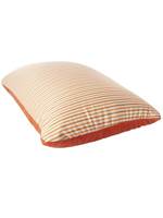 Rectangular pillow transforms into U-shape pillow with a single zip