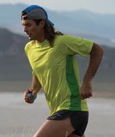 Designed for the minimalist runner, the SkyFlask is lightweight and easy to hold